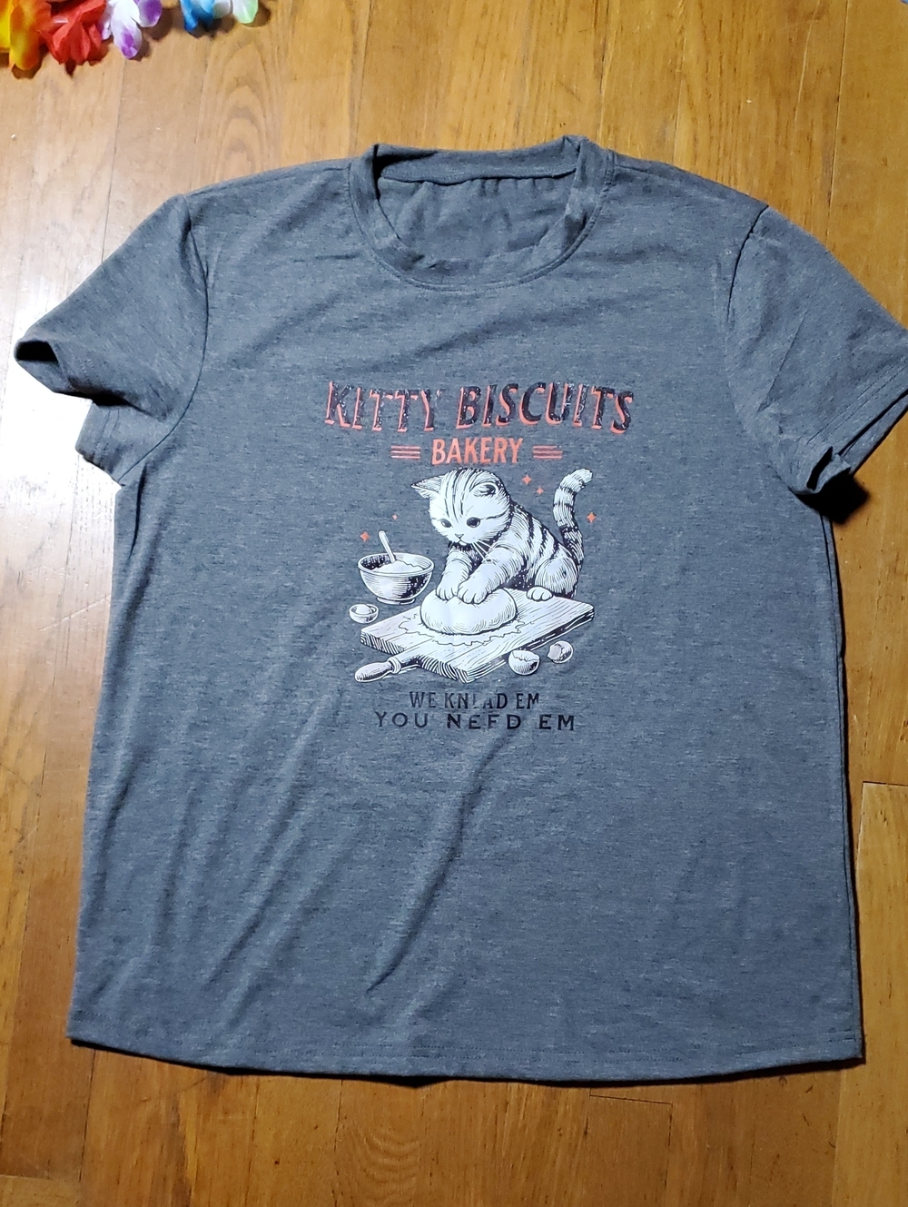 Heather Gray 'Kitty Biscuits Bakery' Short Sleeve Tee